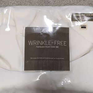 Bed Bath & Beyond White Wrinkle-Free Duvet Cover Set